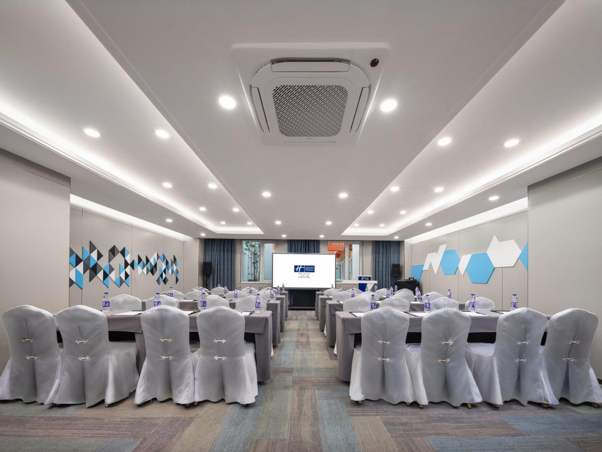 Holiday Inn Express Shangdi Beijing By Ihg L Next To Yuanmingyuan Park & Subway & Qinghe Railway Station & Beijing Sport University L Taxi 15 Minutes To Summer Palace & Peking University & Tsinghua University L 20 Minutes To Badaling Great Wall By Ra Экстерьер фото