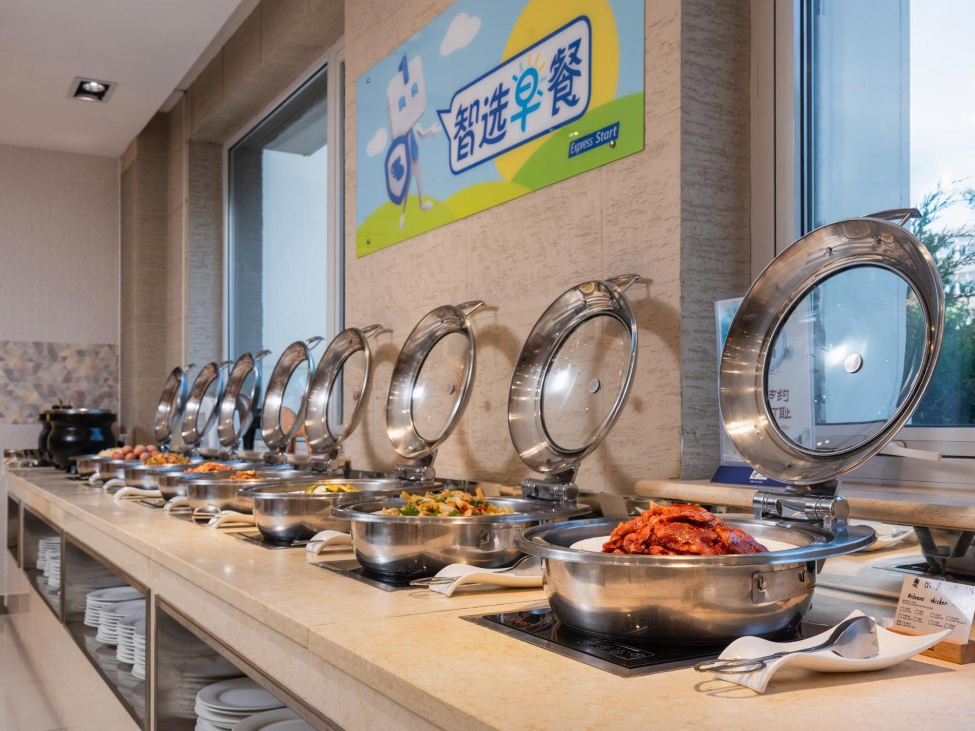 Holiday Inn Express Shangdi Beijing By Ihg L Next To Yuanmingyuan Park & Subway & Qinghe Railway Station & Beijing Sport University L Taxi 15 Minutes To Summer Palace & Peking University & Tsinghua University L 20 Minutes To Badaling Great Wall By Ra Экстерьер фото