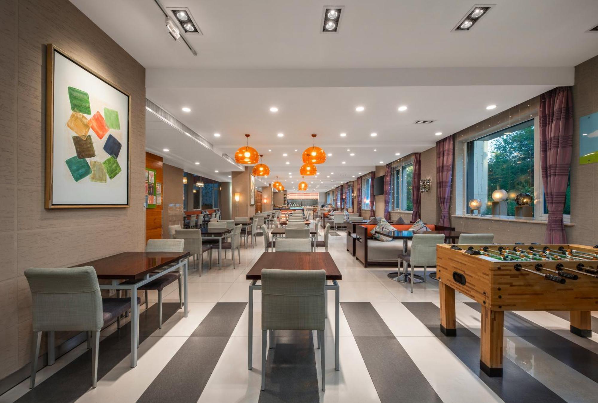 Holiday Inn Express Shangdi Beijing By Ihg L Next To Yuanmingyuan Park & Subway & Qinghe Railway Station & Beijing Sport University L Taxi 15 Minutes To Summer Palace & Peking University & Tsinghua University L 20 Minutes To Badaling Great Wall By Ra Экстерьер фото
