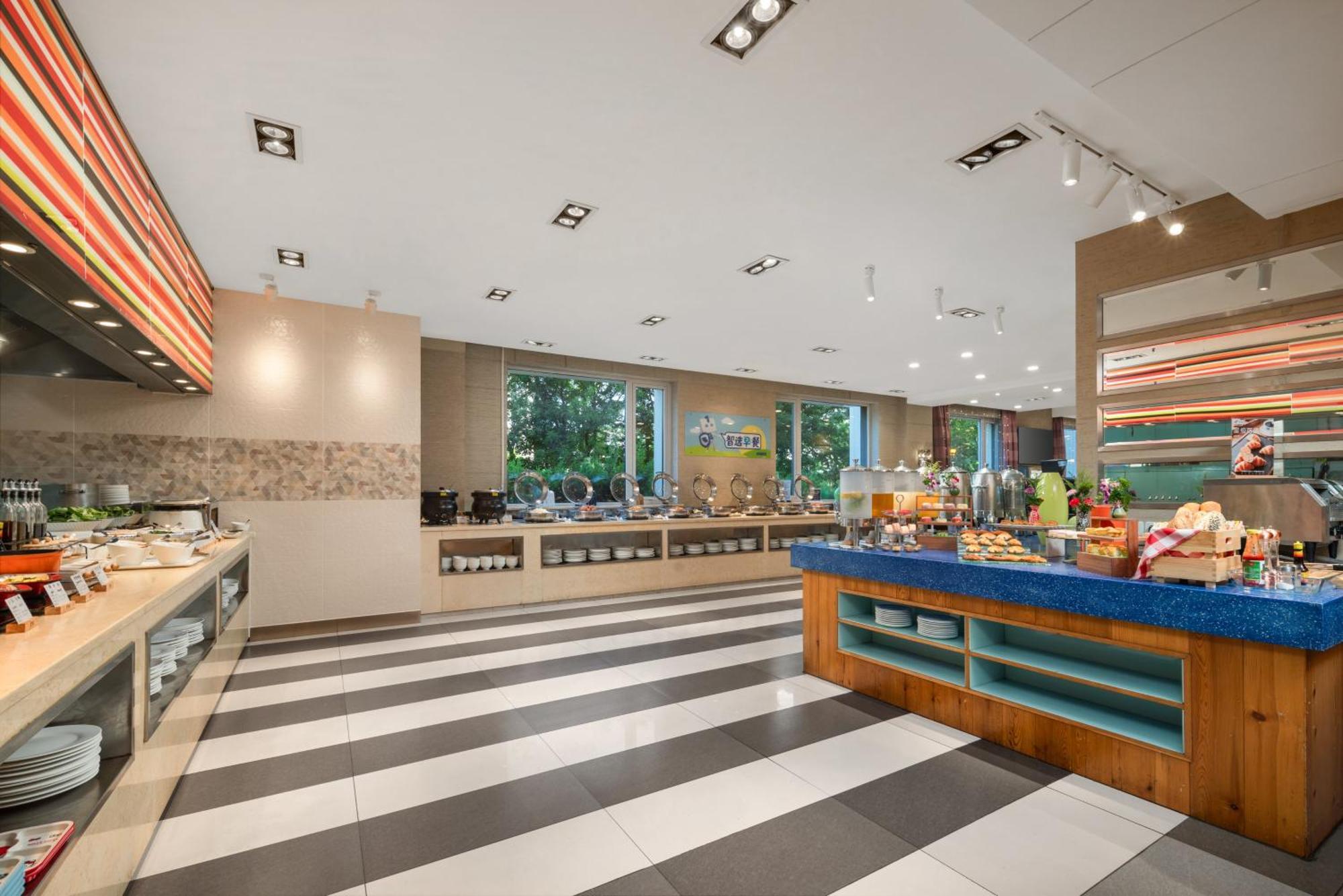 Holiday Inn Express Shangdi Beijing By Ihg L Next To Yuanmingyuan Park & Subway & Qinghe Railway Station & Beijing Sport University L Taxi 15 Minutes To Summer Palace & Peking University & Tsinghua University L 20 Minutes To Badaling Great Wall By Ra Экстерьер фото
